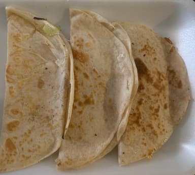 3 QUESADILLAS (QUESILLO)TAMAÑO TORTILLINA.