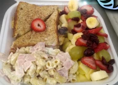 Box Lunch de Sandwich con Frutas