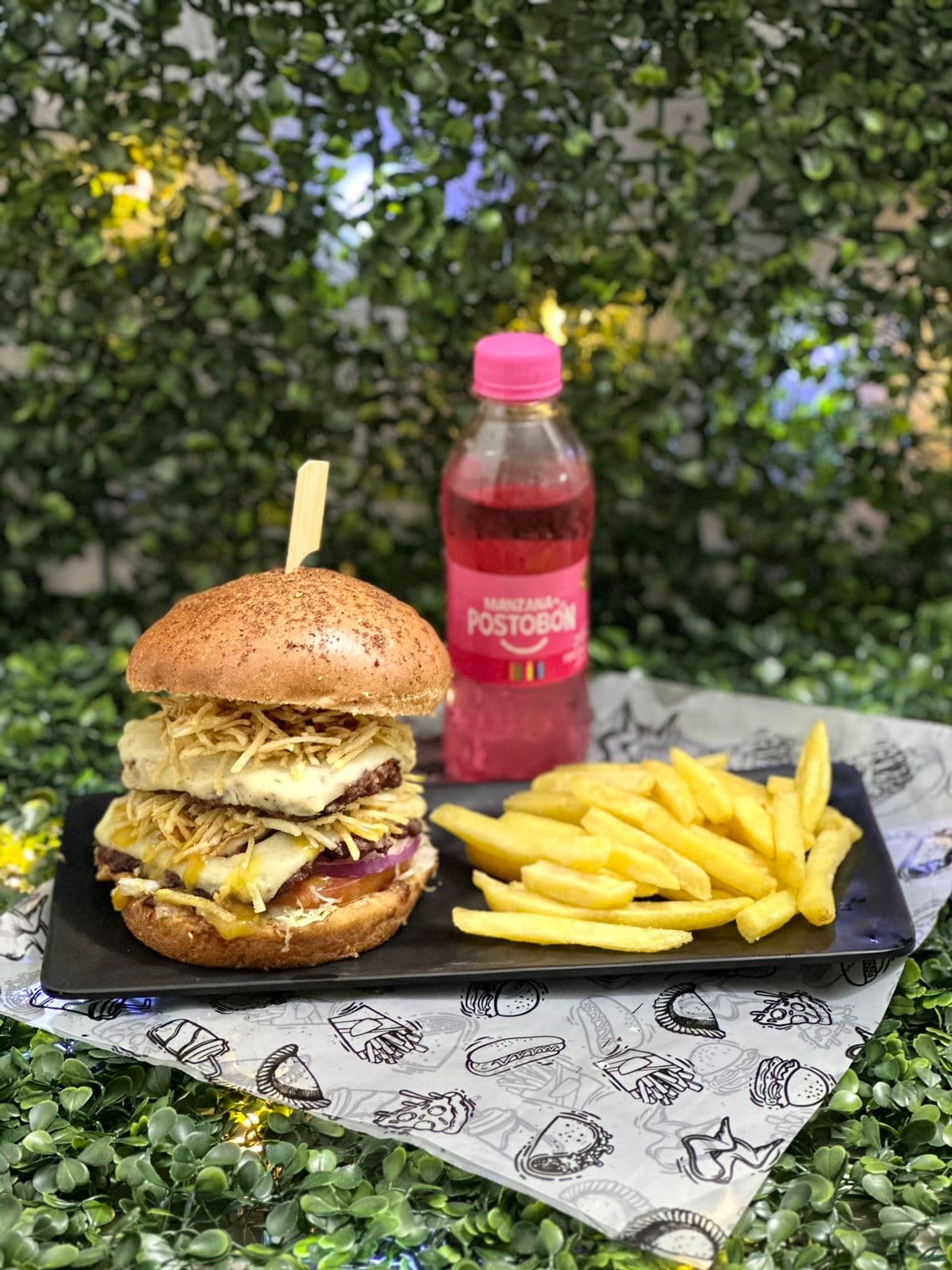 Hamburguesa DOBLE Carne al Carbón + Papa + Gaseosa