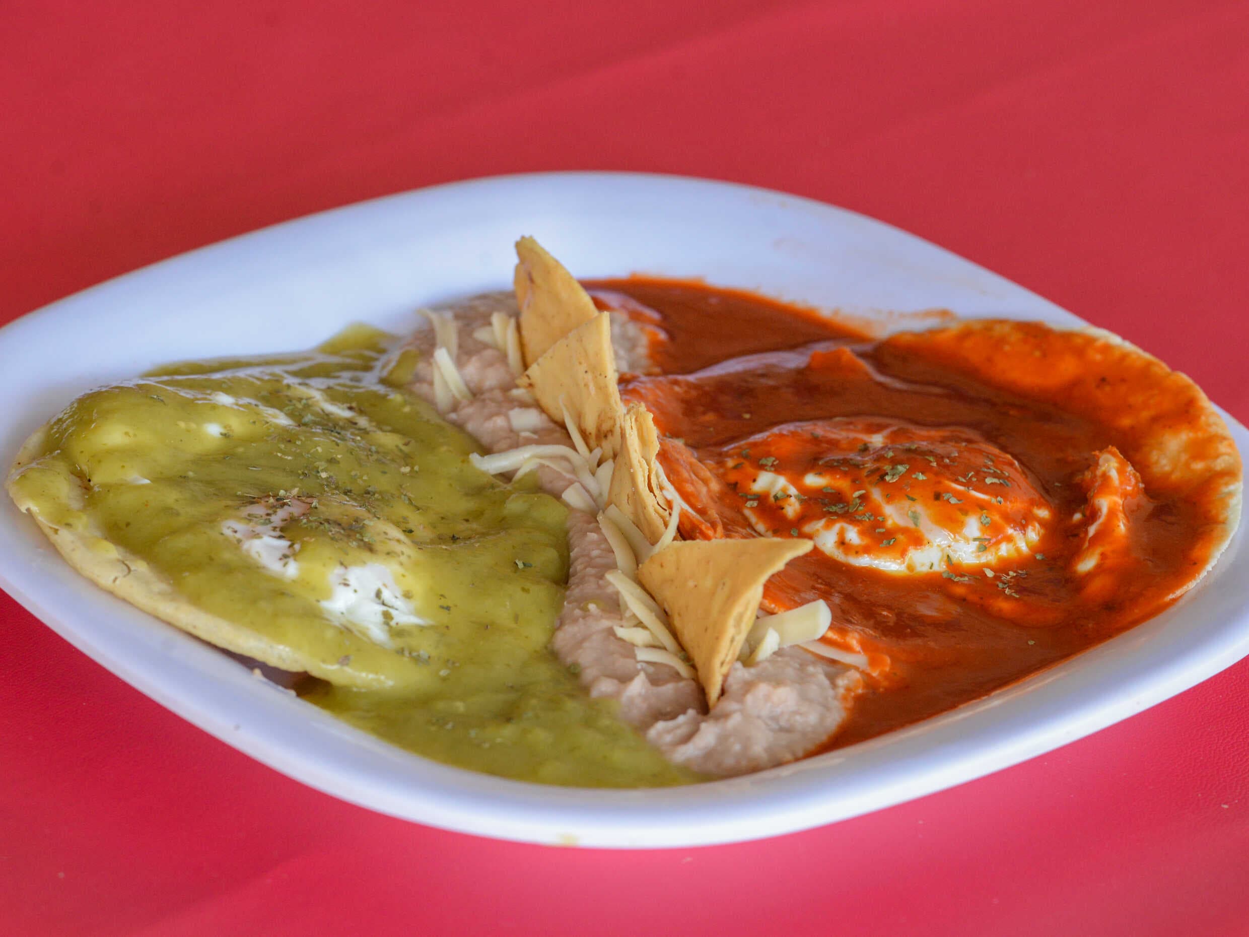 Huevos Divorciados