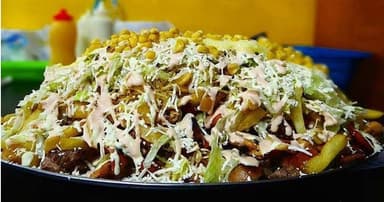 Salchipapa costeña
