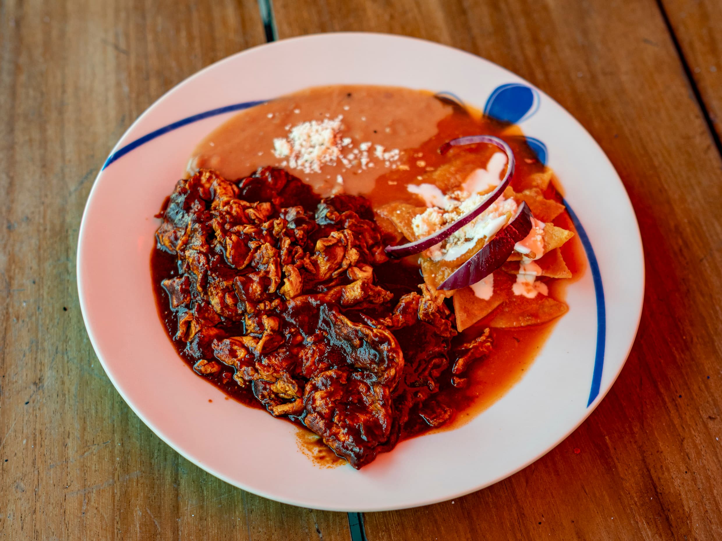 Huevos revueltos en salsa pasilla