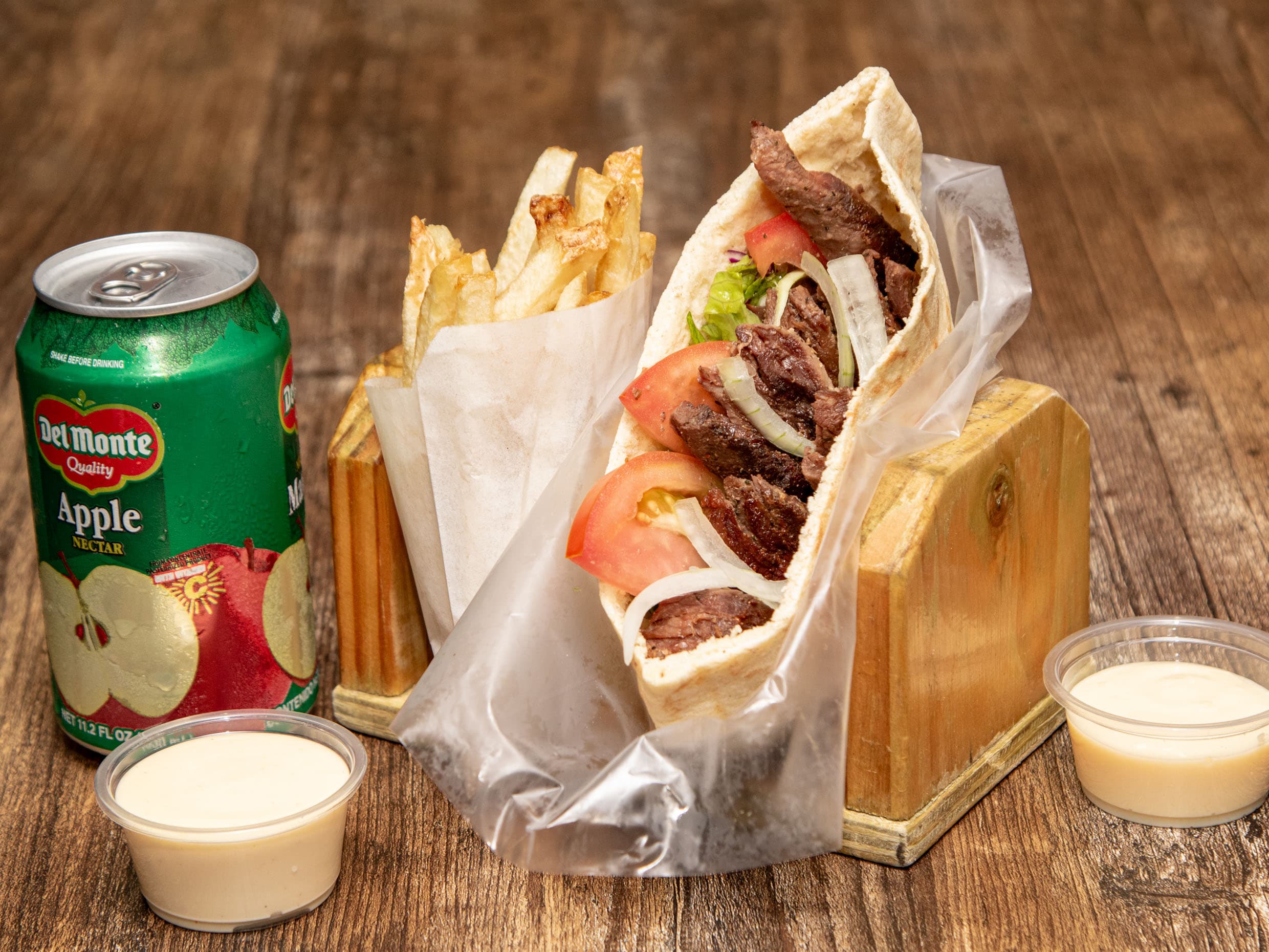 Combo Tico Kebab con Carne, Papas y Refresco