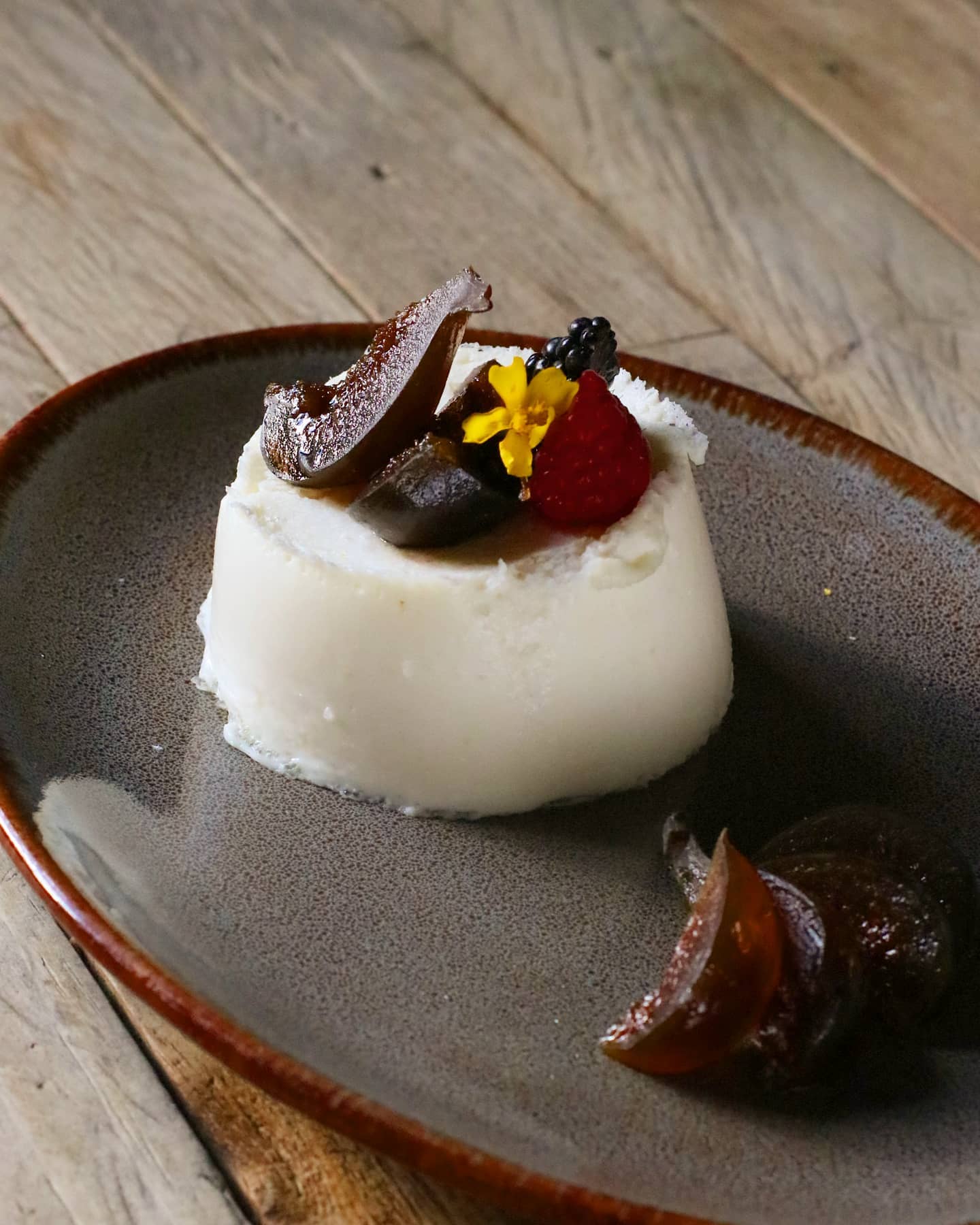 Mousse de Quesillo con Higo Dulce