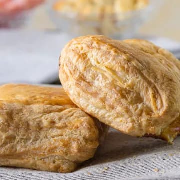 Pastel pollo hojaldrado