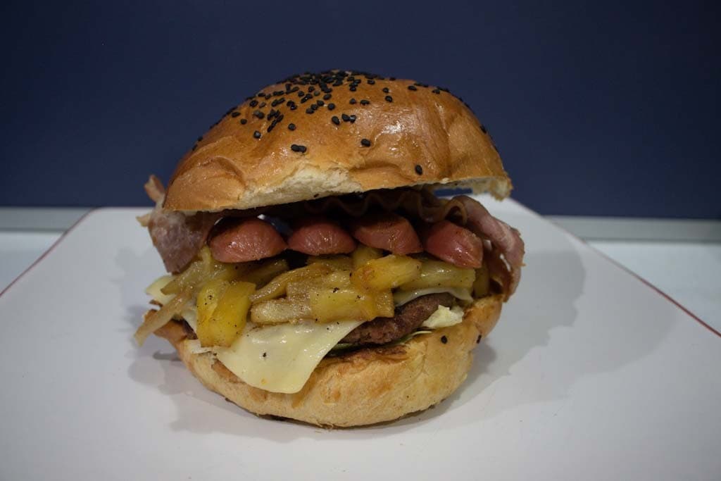 BURGERSÍSIMA ESPECIAL + Agua Natural 500 Ml