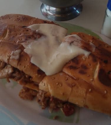 Torta de Suadero con Queso