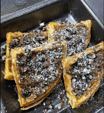 Waffle y Chocolate Caliente