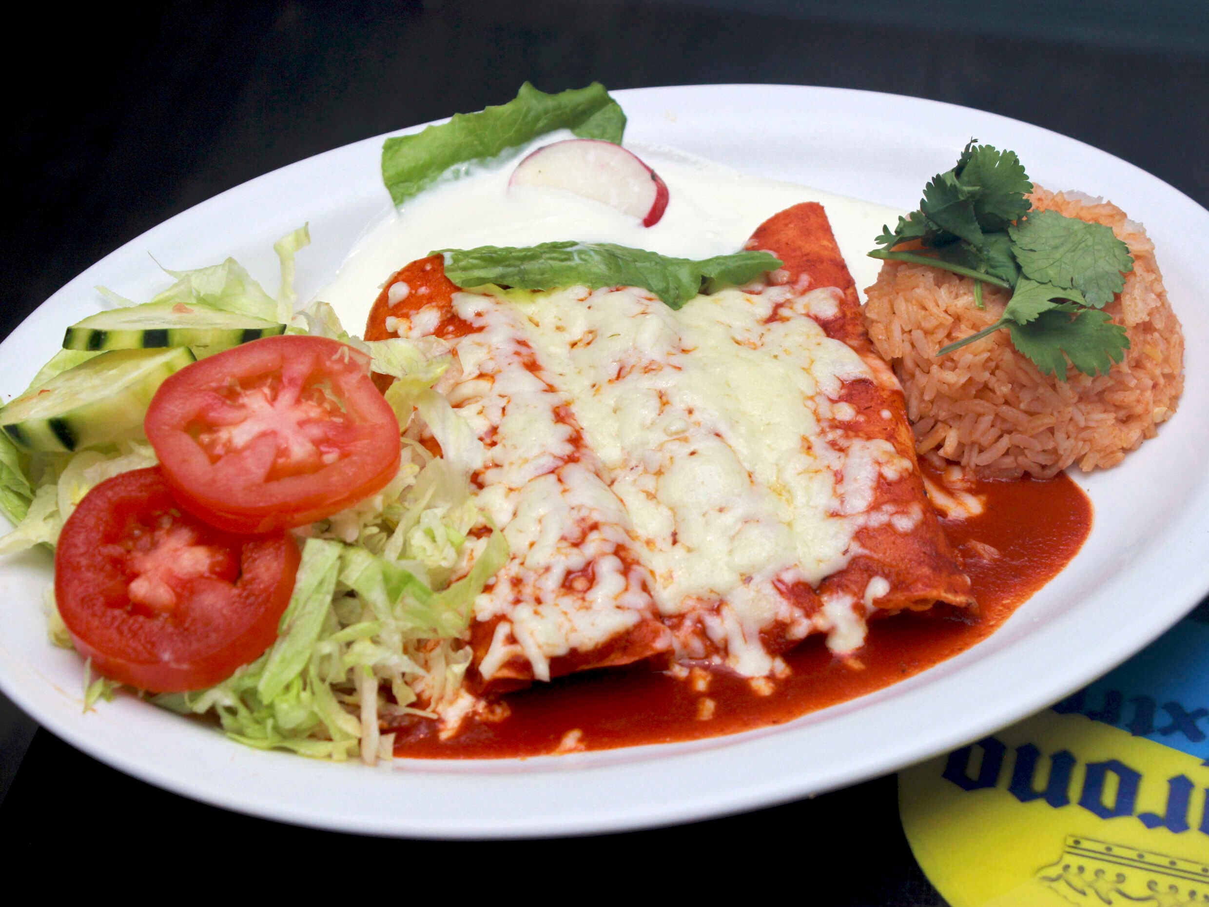 Enchiladas Rojas de Queso