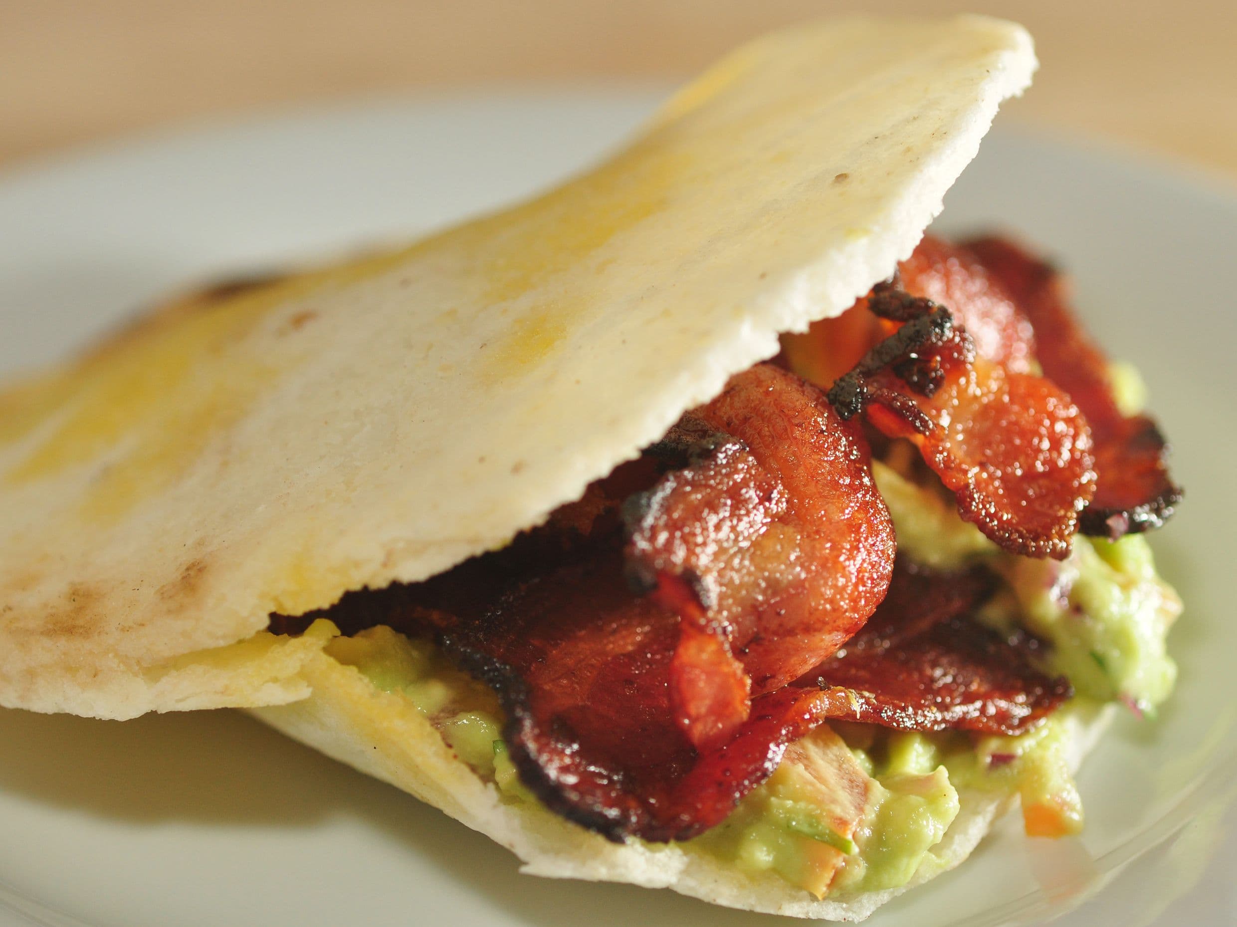Tocineta y Guacamole