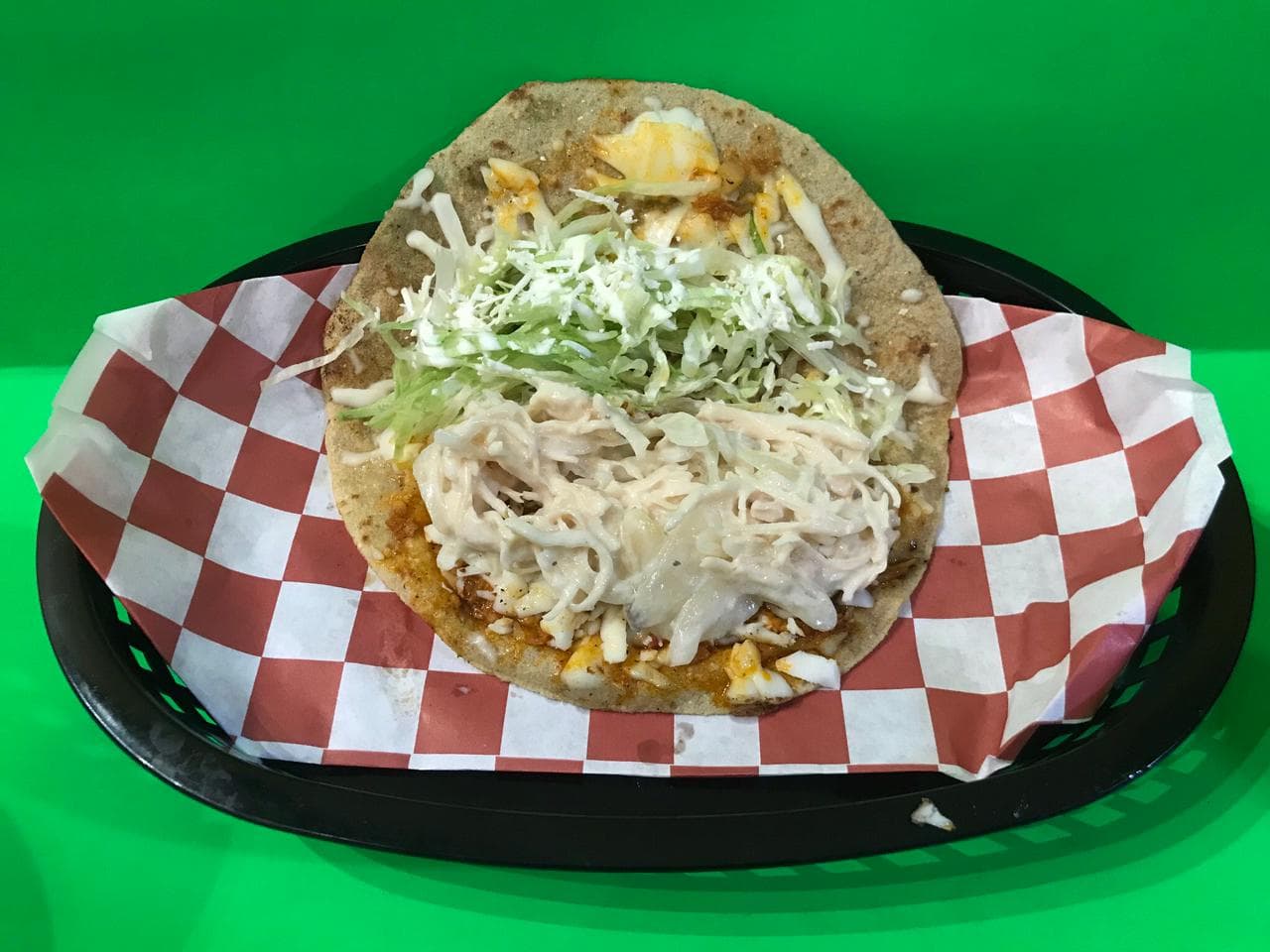Quesadilla de Pollo en Crema de Champiñón