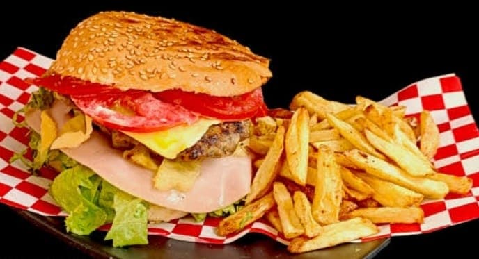 Burguer Hawaiana Internacional con papas