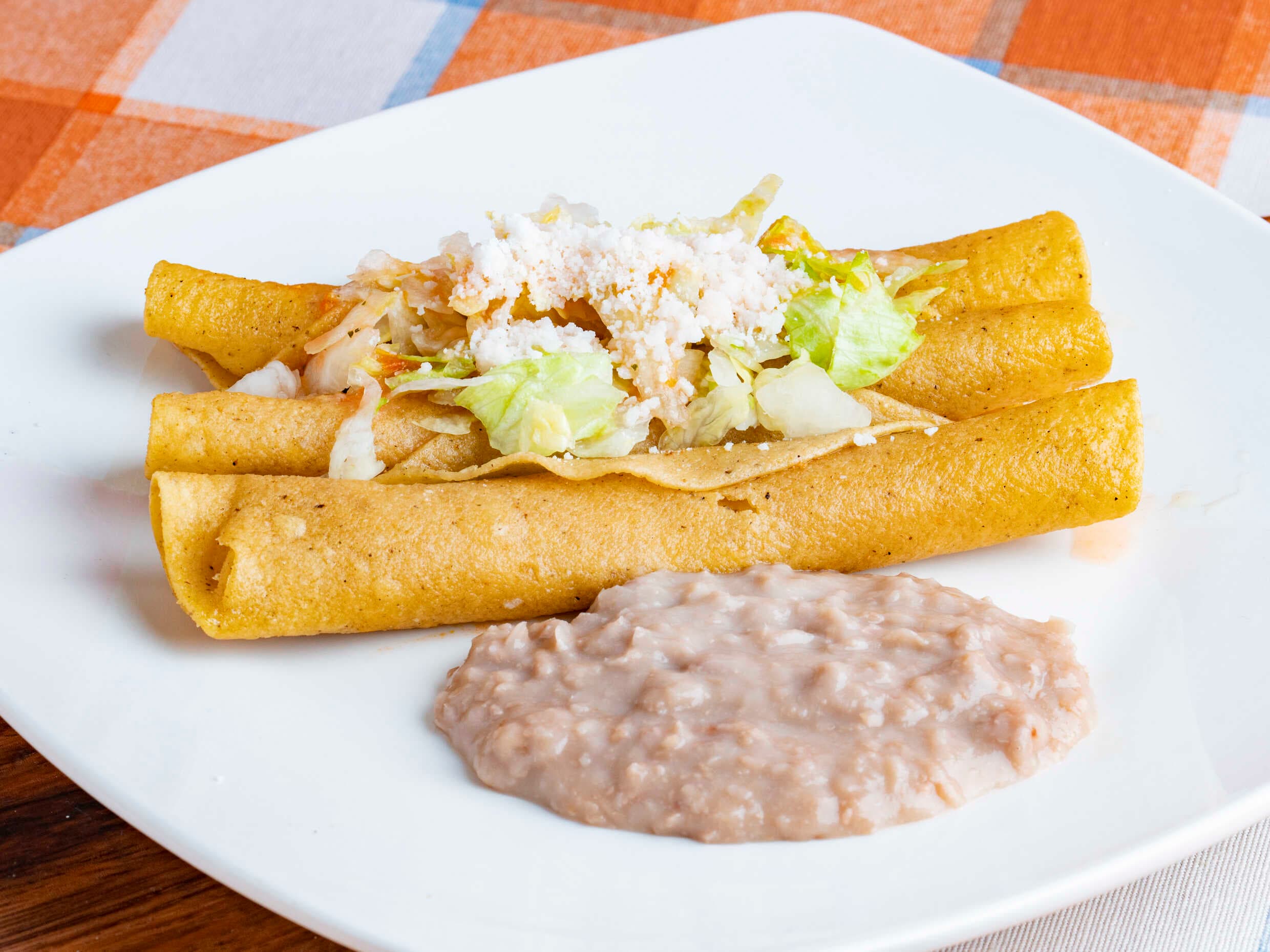 Taco Dorado de Frijol
