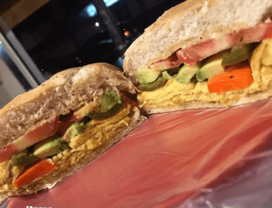 Torta Cubana + Agua 1/2 Litro