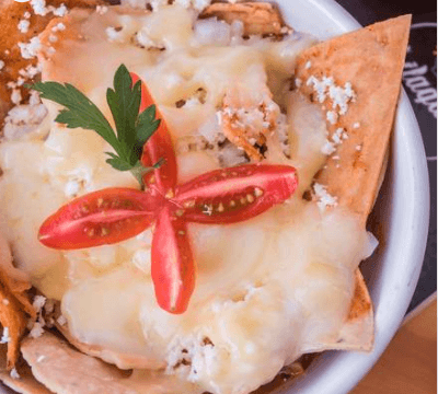 Chilaquiles Manchego con Totopos Horneados