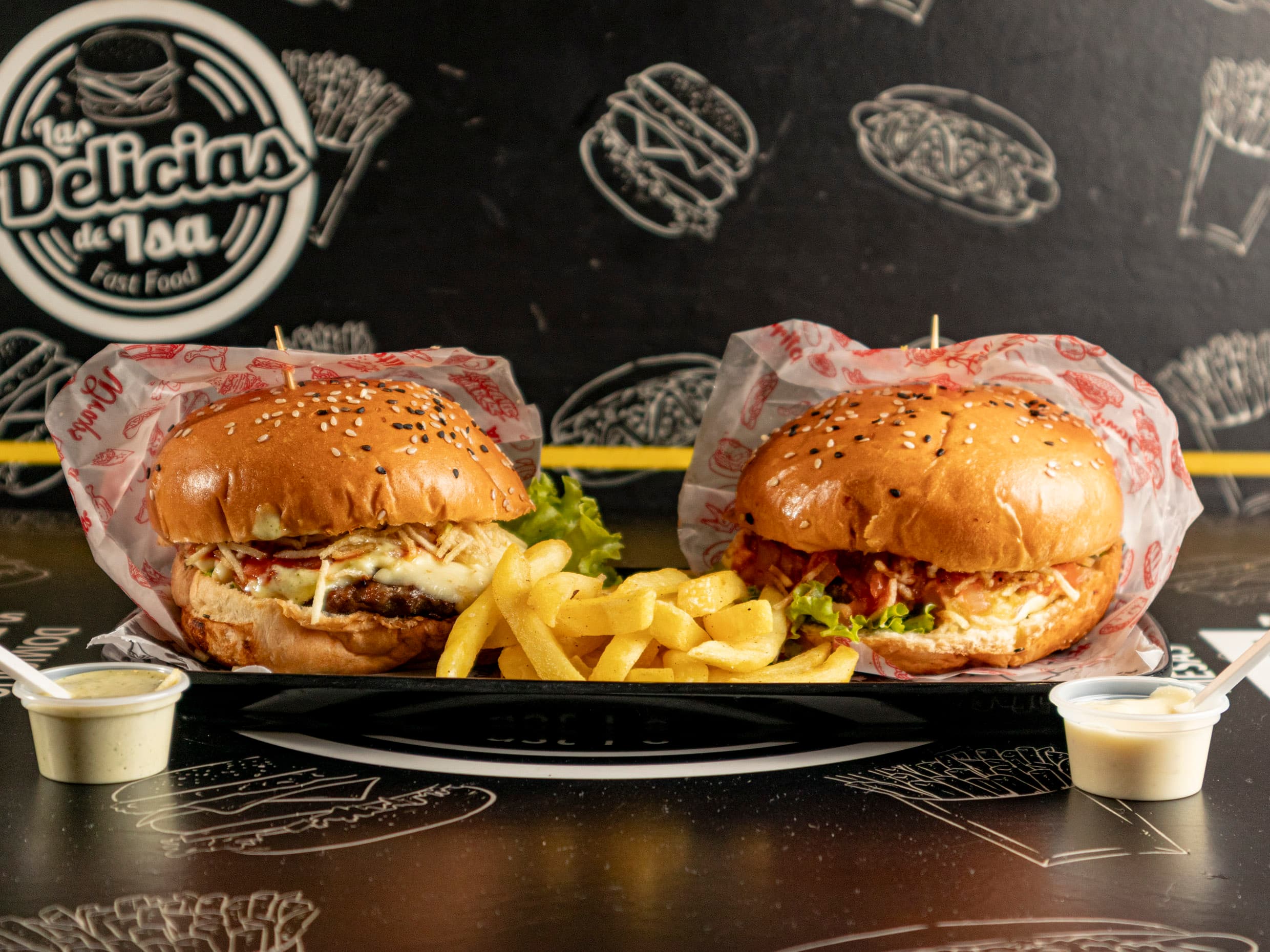 Combo 2 Hamburguesas Especiales + 1 Papas