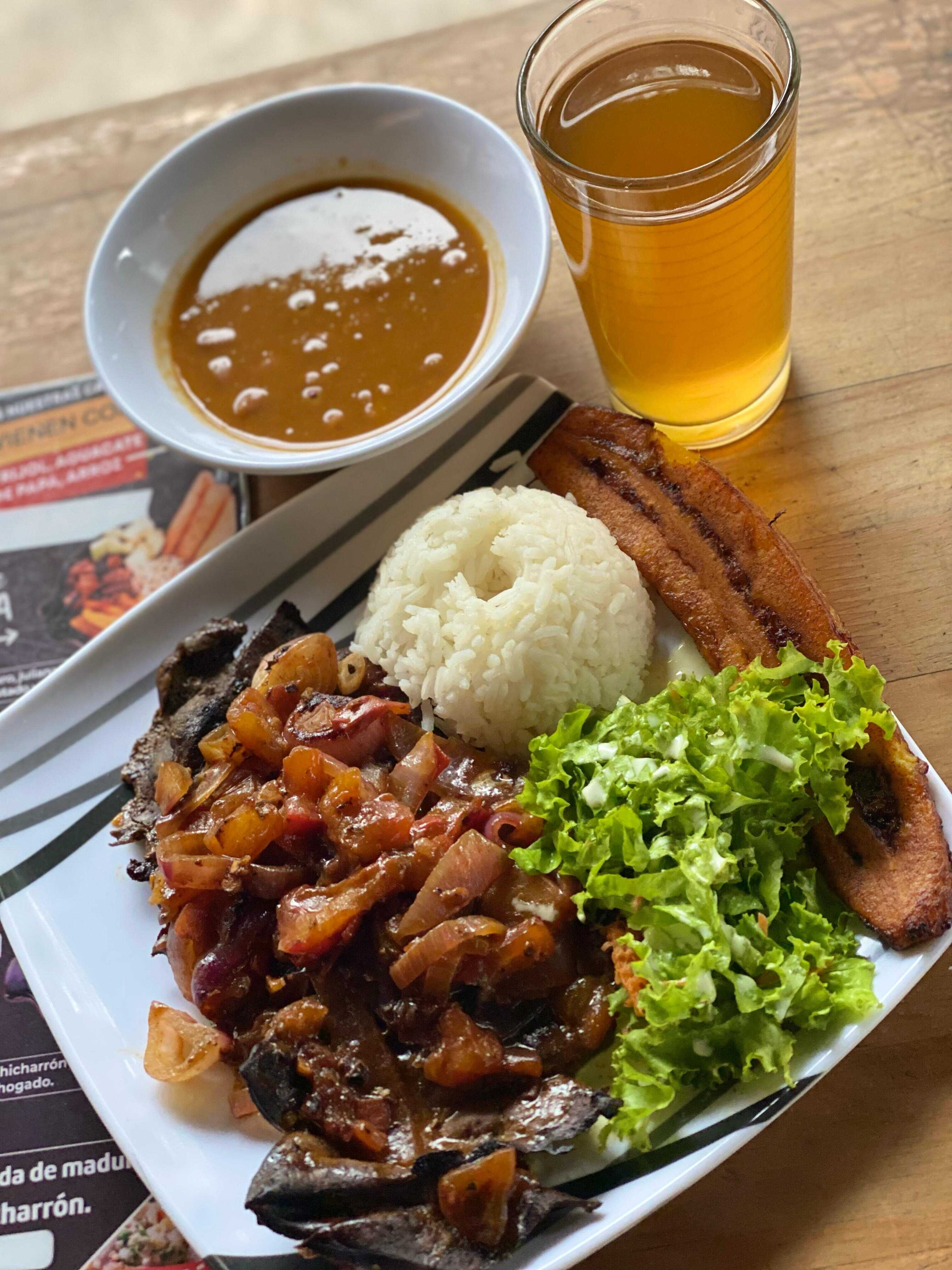 Almuerzo con Higado