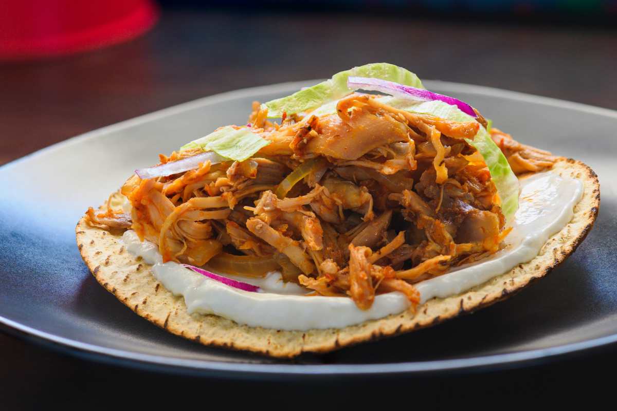 Tostada de Pierna Enchilada