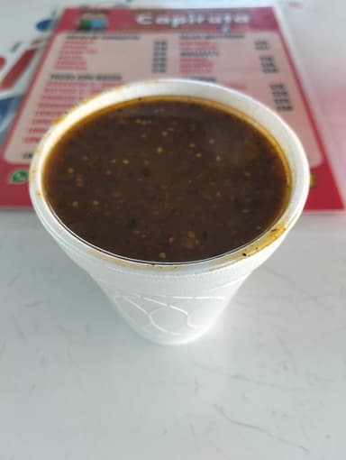 Vaso de 8 Oz de salsa de tomate con chile dorado