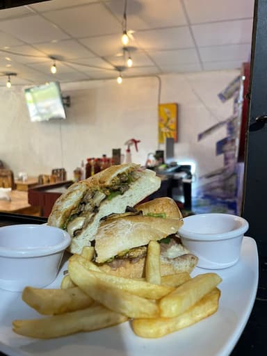 Torta de Milanesa Con Limonada 1/2 Lt