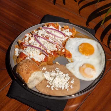 Chilaquiles rojos