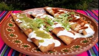 Molote de Tinga con Quesillo