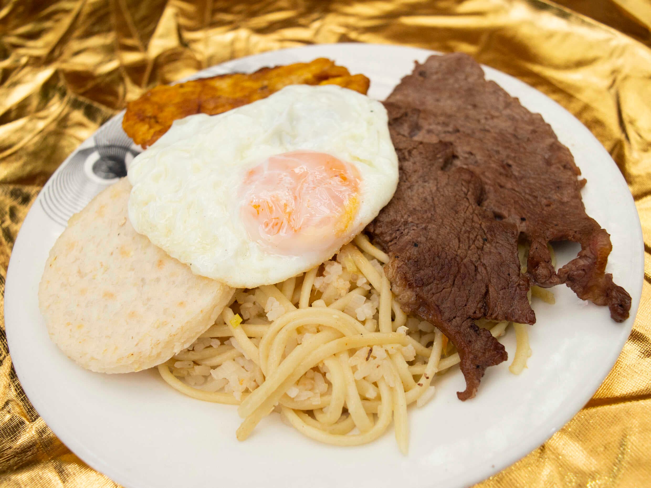 Calentado de la Abuela con Carne Asada