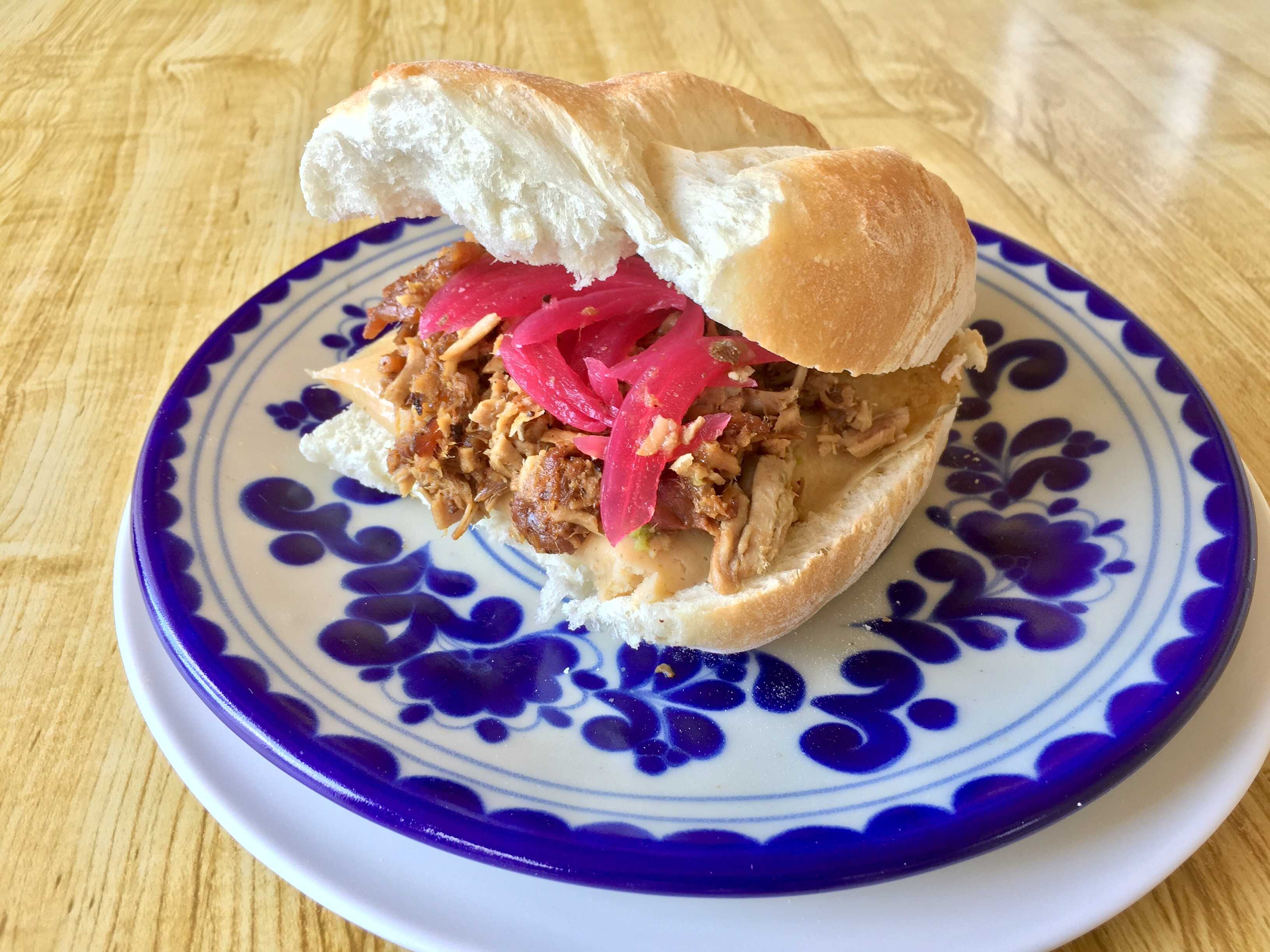 Guajolota Especial Cochinita Pibil