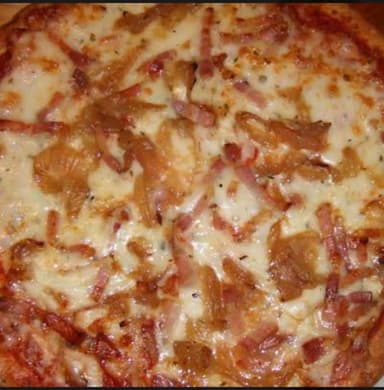 Pizza Tocino y Cebolla