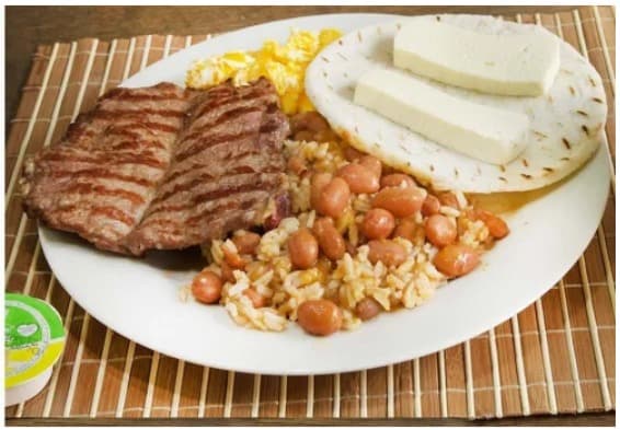 Combo Calentado de Frijol con Carne + Bebida