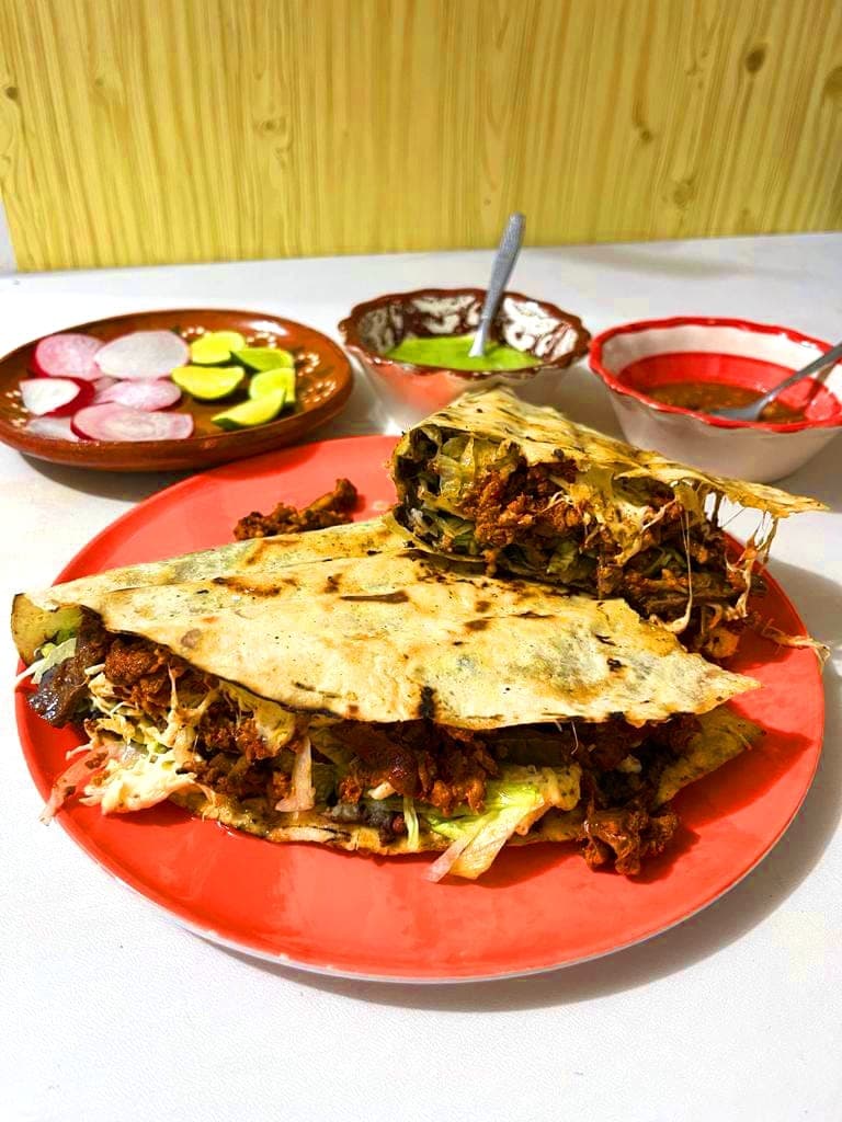 Tlayudas Medianas (Arrachera, Pastor y Mas)
