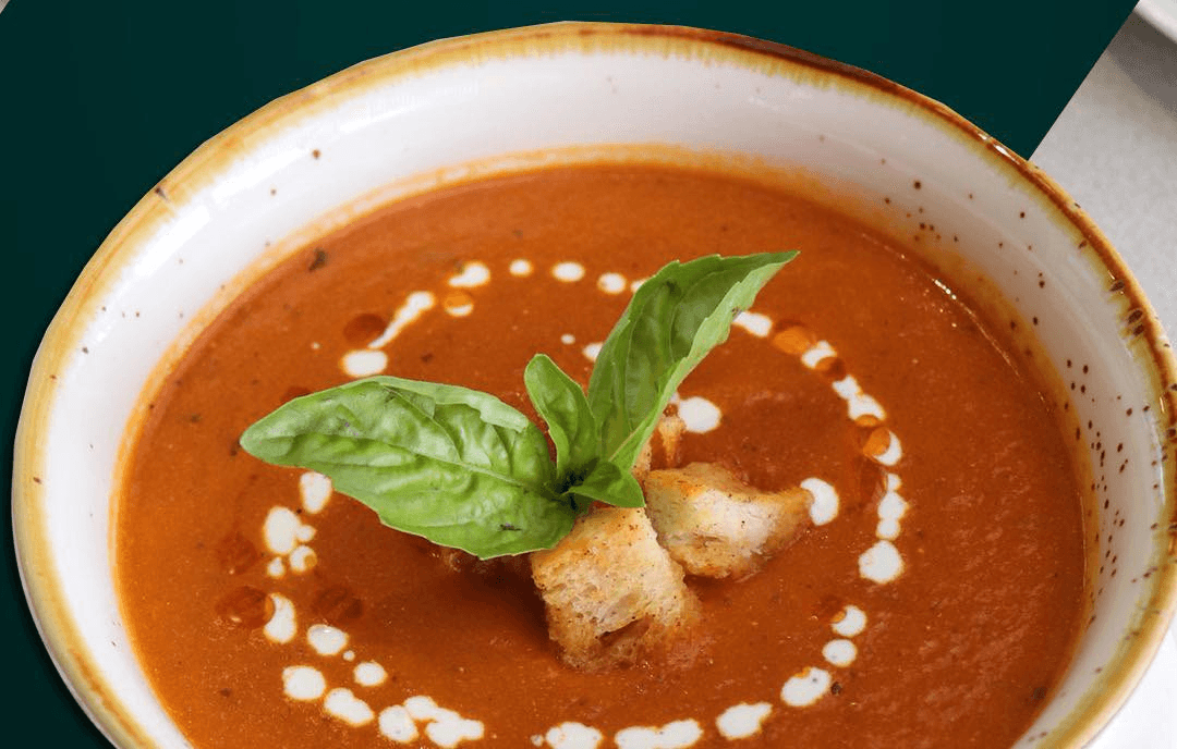 Crema de Tomate  con Albahaca y Crotones