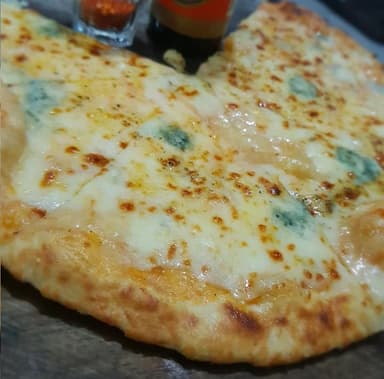 Pizza 4 Quesos