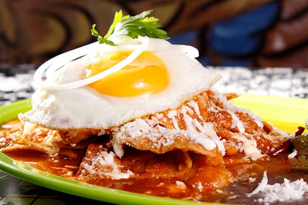 Chilaquiles Rojos con Huevos