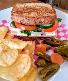 Combo Sándwich LIGERO PANELA + Papas Fritas