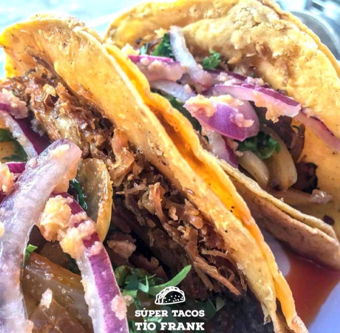 Taco dorado de birria