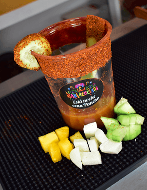 La María la del barrio (pepino/jícama y piña)