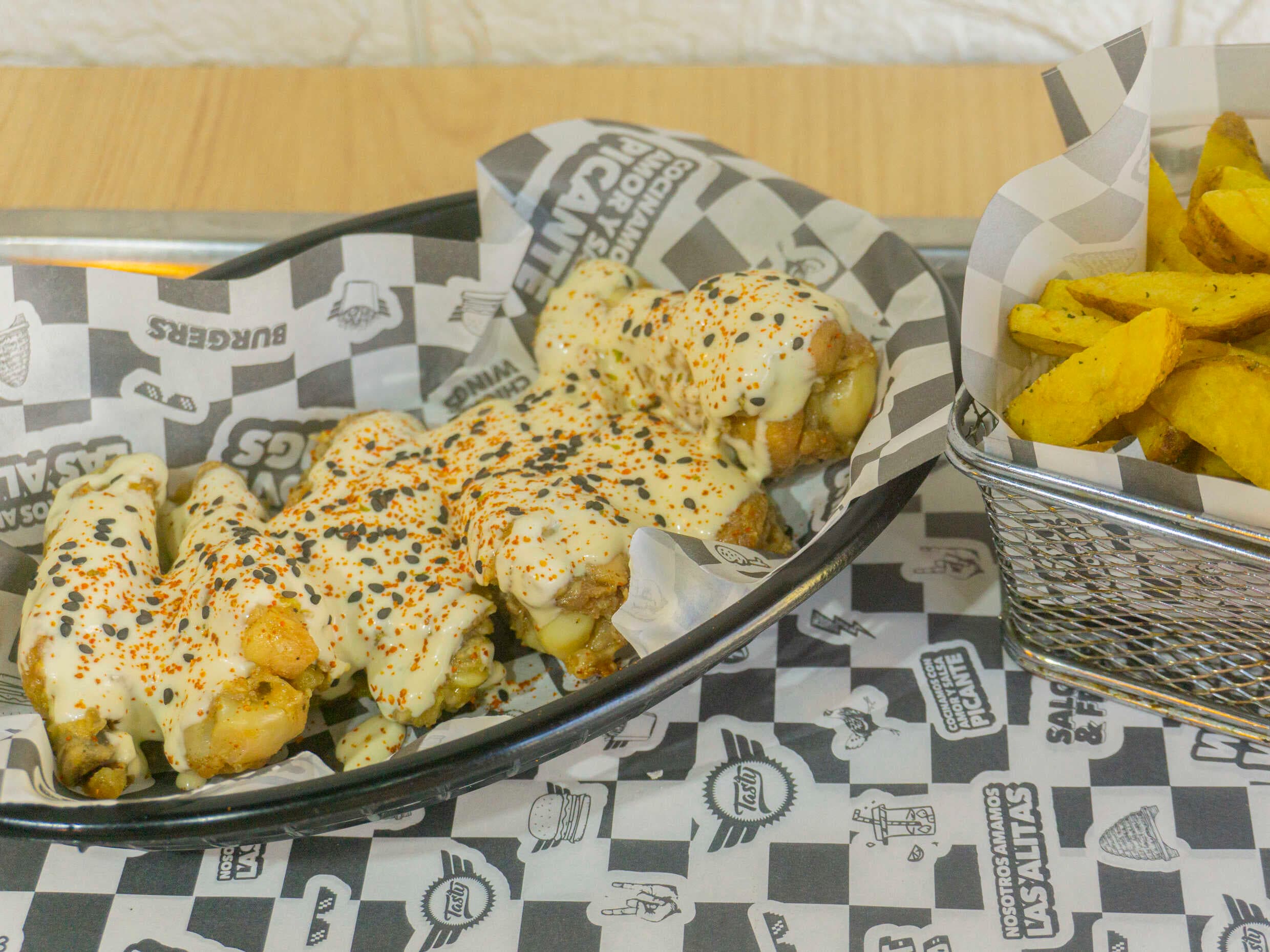 Combo Hot Wings Costa Sour con Papas Tasty