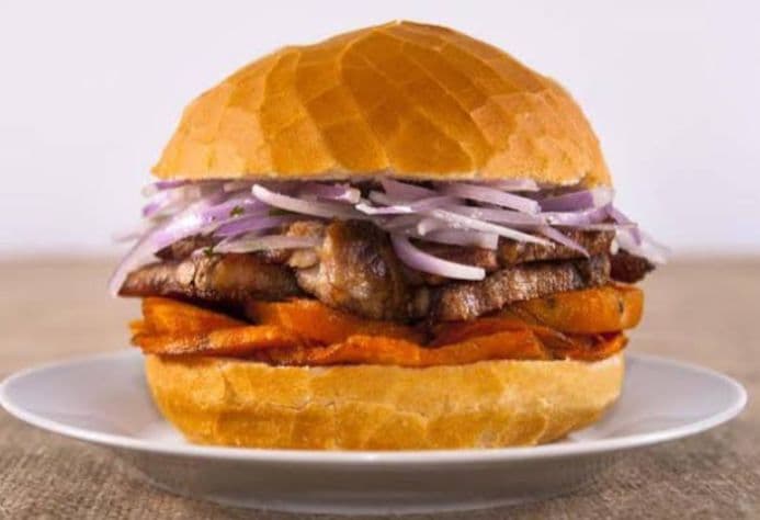 Pan con Chicharrón