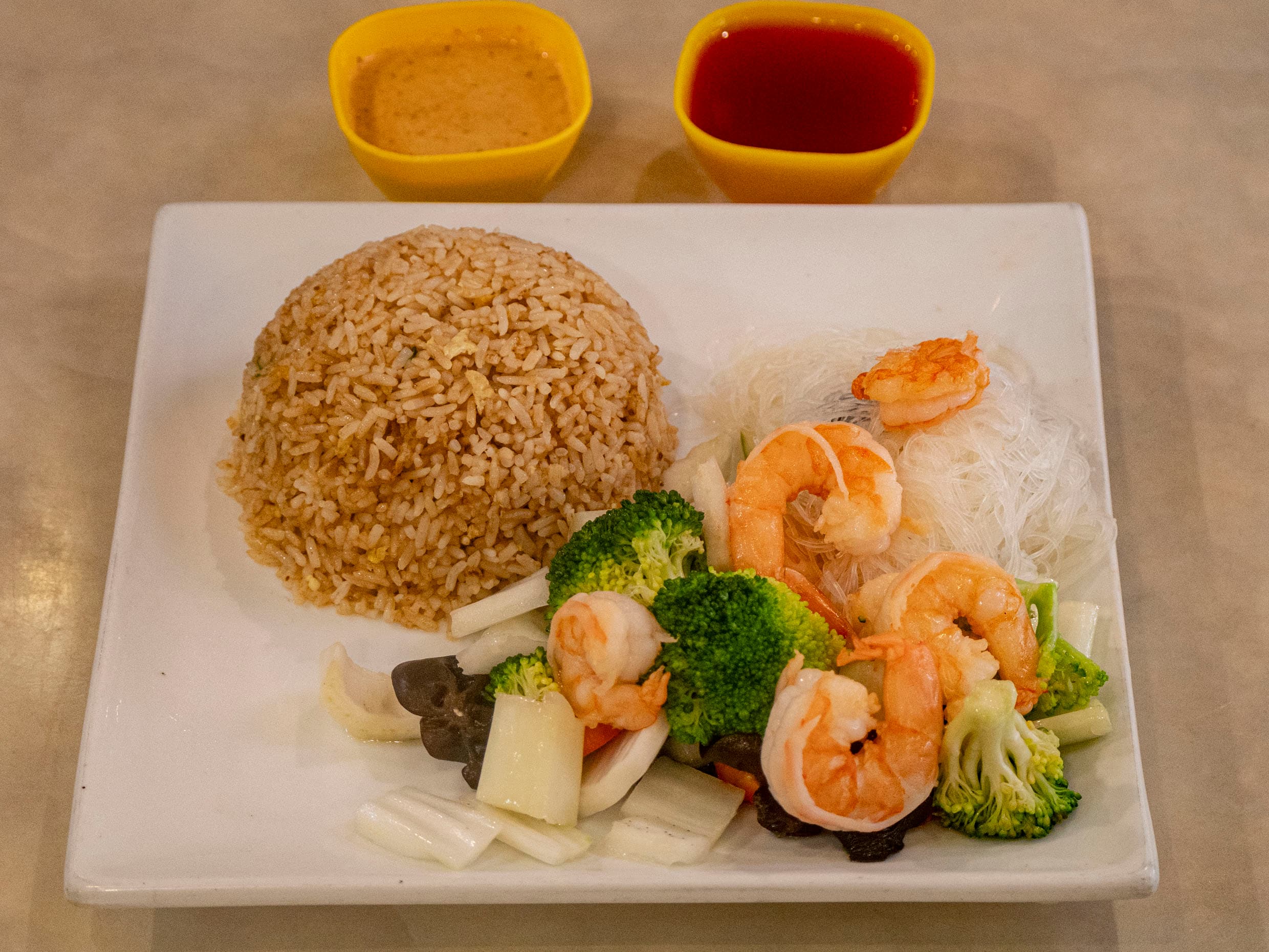 Langostino con Fideo Chino más Chaufa