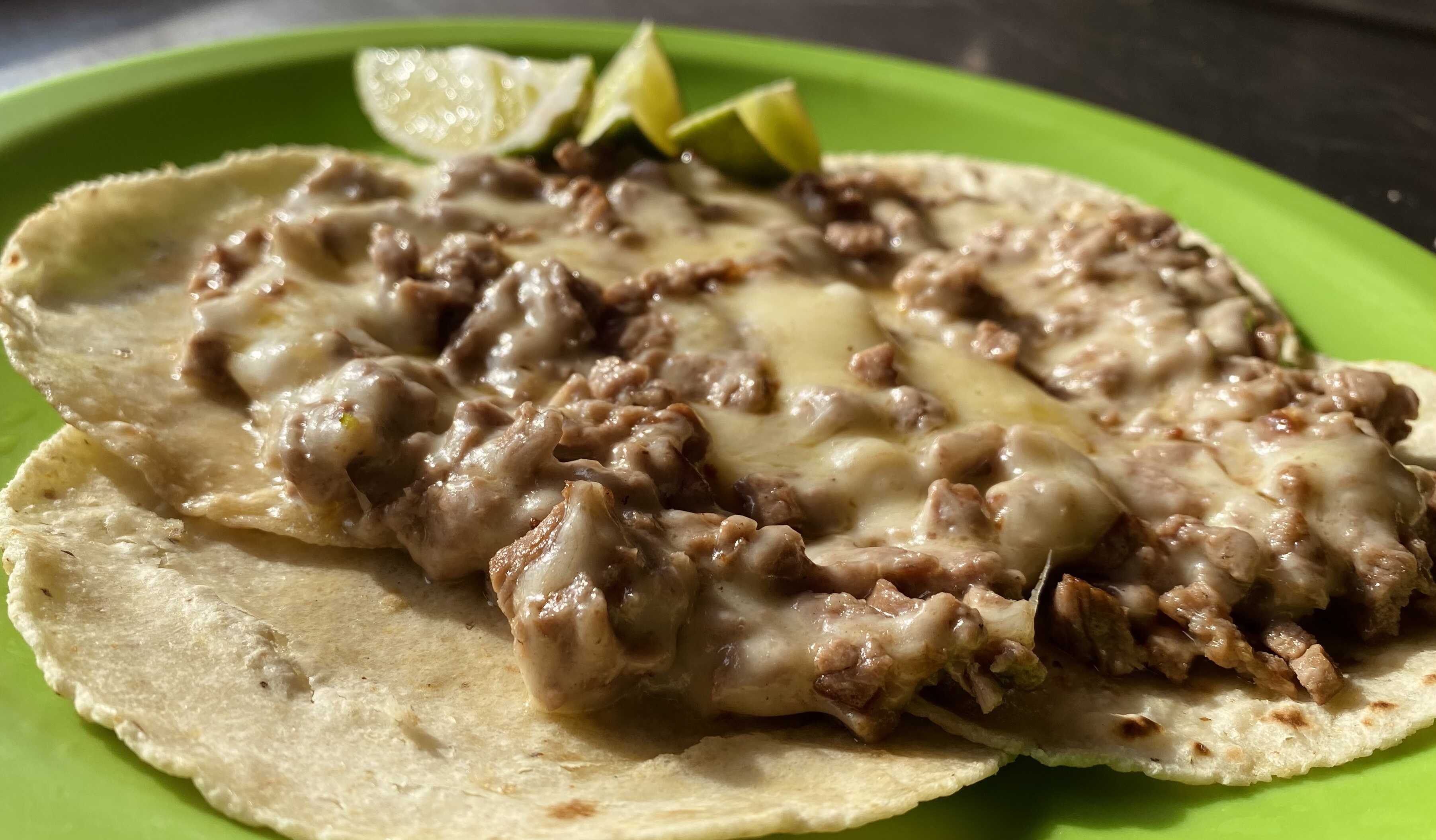 1 ORDEN DE SUIZOS BISTEC DE RES, TORTILLA MAIZ ART