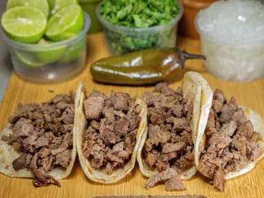 Tacos de Bistec Harina (4 Pzas).