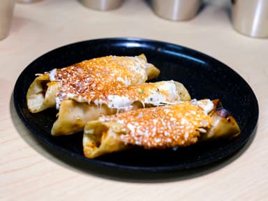 Orden de tres tacos dorados