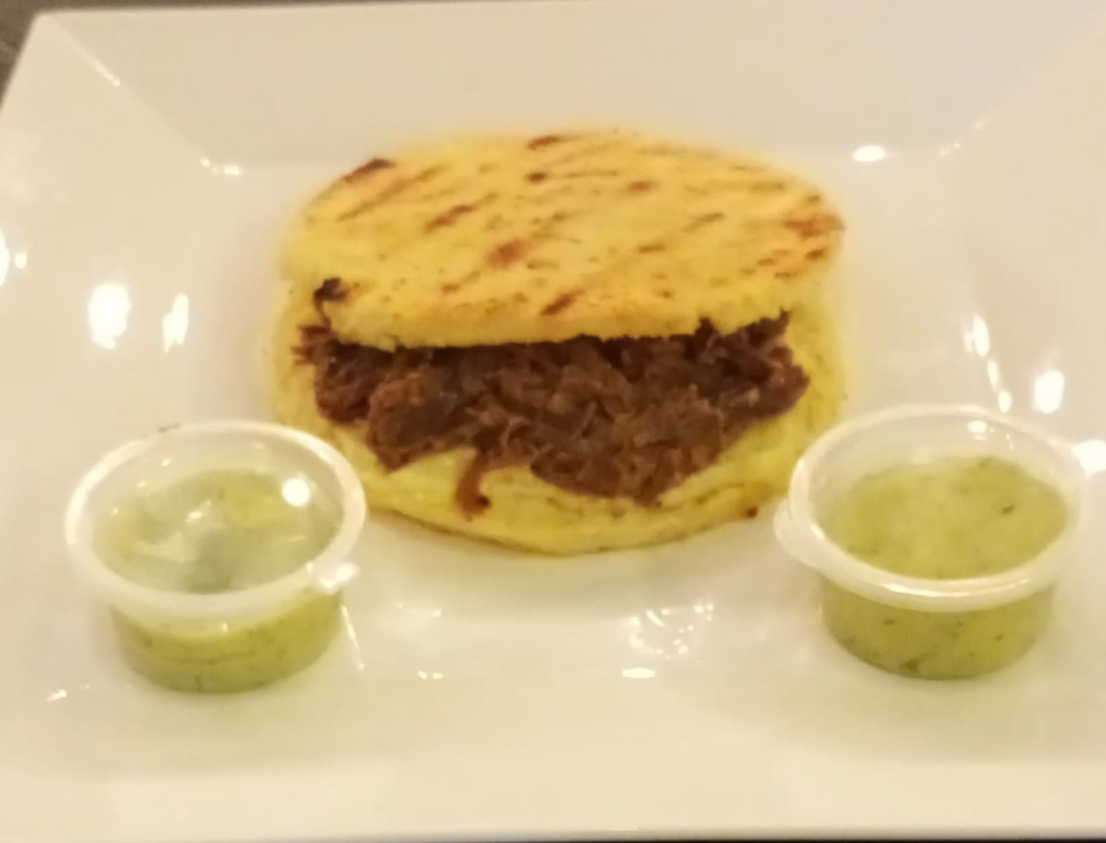 Arepa con Carne Desmechada.