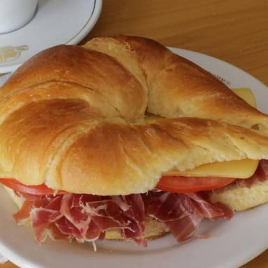 Croissant de Jamón Serrano