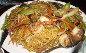 Chow Mein Entero de Res y Camarones