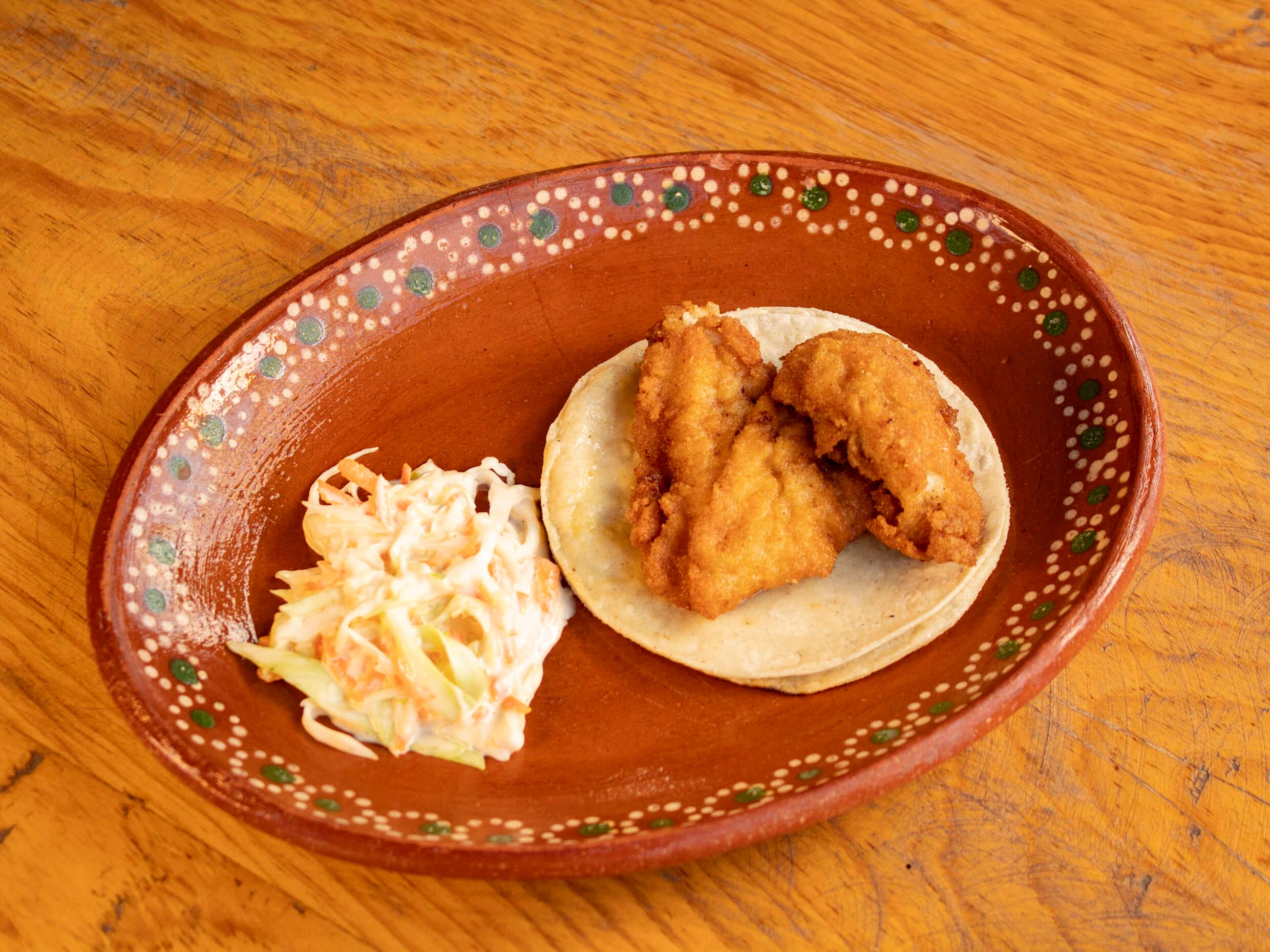 TACO DE PESCADO EMPANIZADO