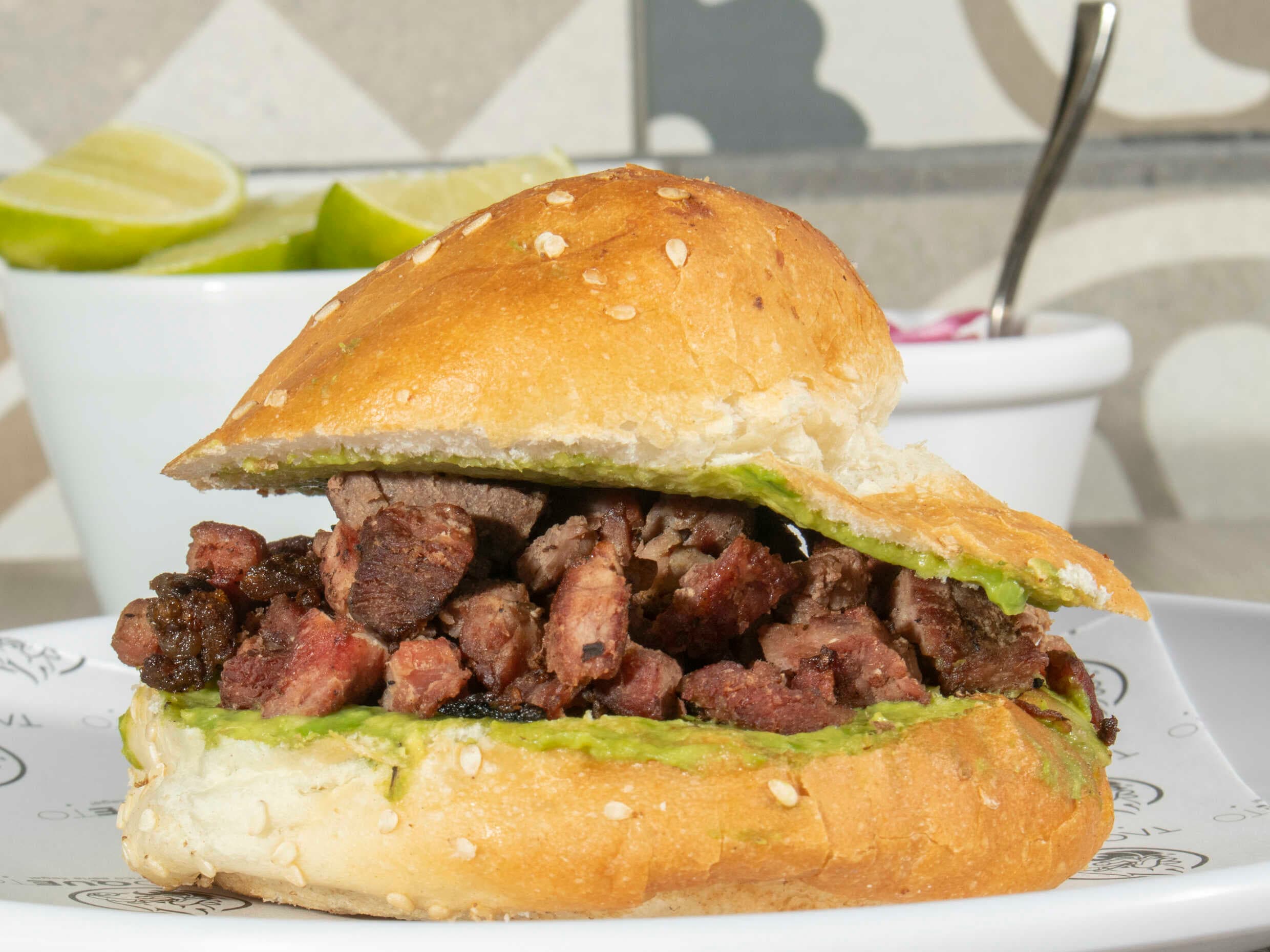 Cemita de Asada Tipo Botanera