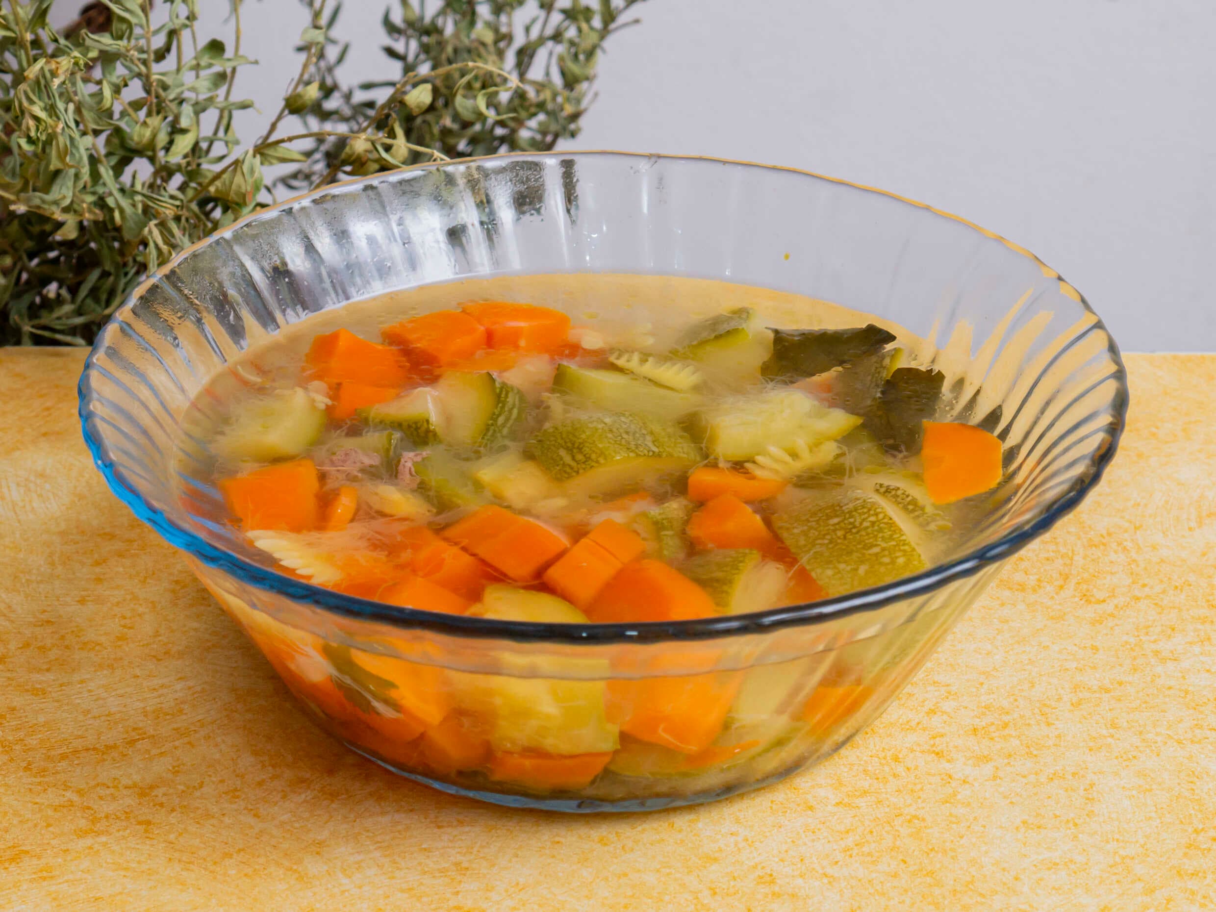 CONSOME CON VERDURAS