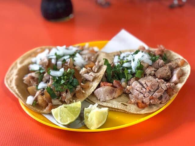 Taco Carnita con Cuerito